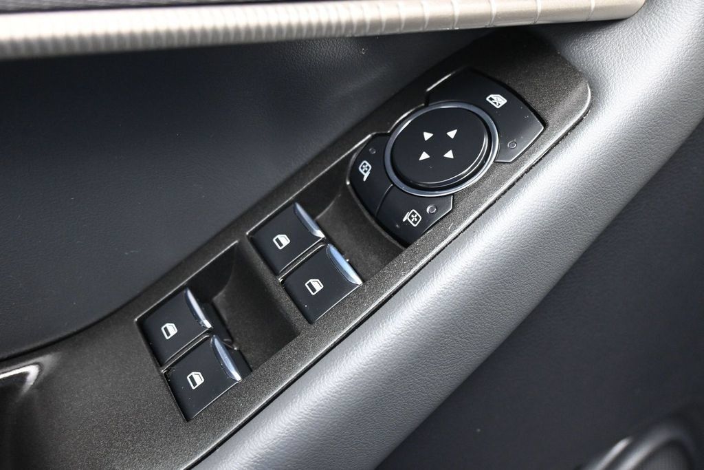 Used 2025 Ford Explorer Active AWD/4WD image 12