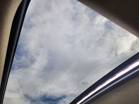 Certified 2025 Volvo XC40 B5 Ultra w/ Climate Package image 24