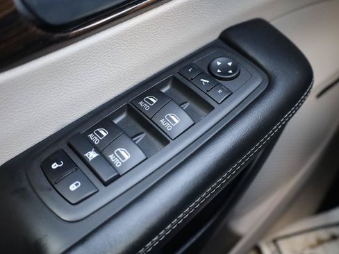 Used 2022 Chrysler Pacifica Limited FWD image 39
