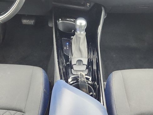 Used 2021 Toyota C-HR XLE FWD image 18
