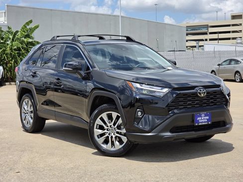 Used 2022 Toyota RAV4 XLE Premium FWD image 2