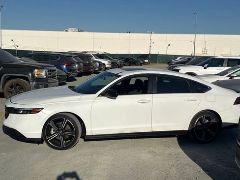 Used 2025 Honda Accord Sport image 8
