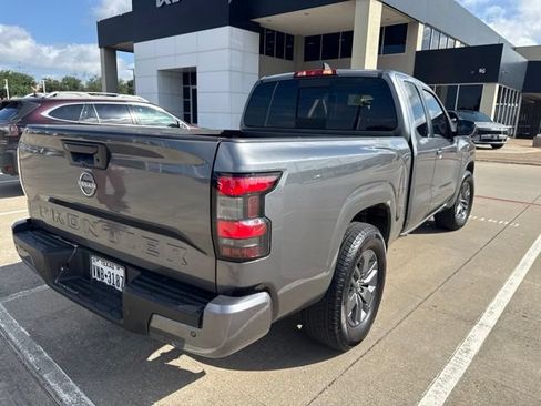 Used 2025 Nissan Frontier SV RWD image 4