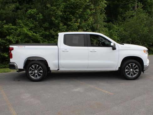 Used 2025 Chevrolet Silverado 1500 LT AWD/4WD image 4