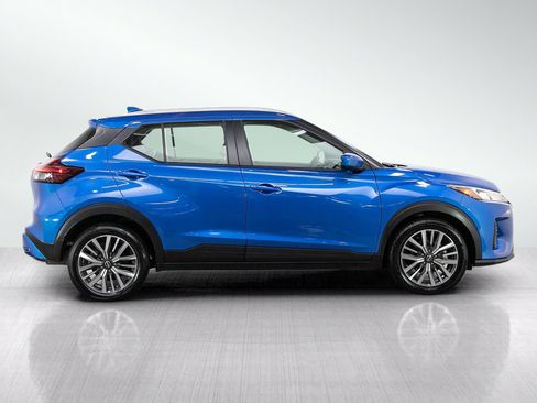 Used 2023 Nissan Kicks SV FWD image 6