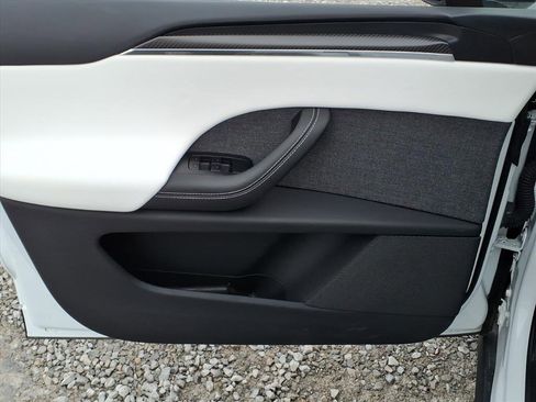 Used 2022 Tesla Model X Plaid image 13