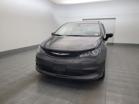 Used 2022 Chrysler Voyager LX FWD image 15
