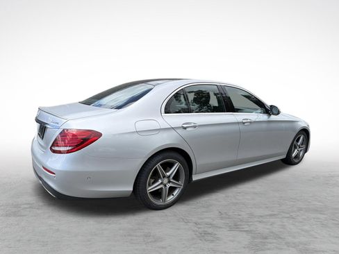 Used 2017 Mercedes-Benz E 300 4MATIC image 11