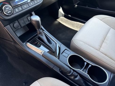 Used 2015 Toyota Corolla LE FWD image 25