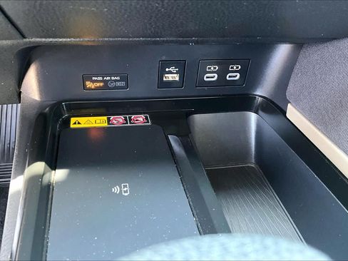 Used 2025 Toyota Camry LE FWD image 33