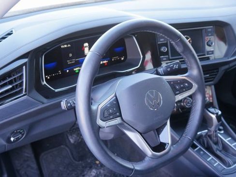 Certified 2023 Volkswagen Jetta SE w/ Panoramic Sunroof Package image 11