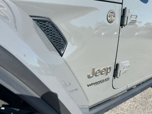 Used 2022 Jeep Wrangler Unlimited Rubicon w/ Xtreme Recon 35" Tire Package image 19