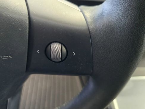 Used 2023 Tesla Model Y 2WD image 16