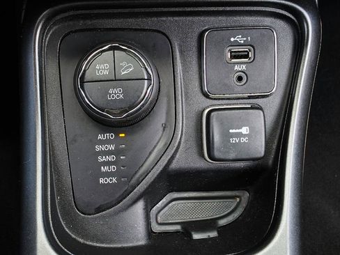 Used 2019 Jeep Compass Trailhawk AWD/4WD image 22