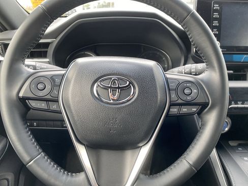 Used 2022 Toyota Venza XLE image 14