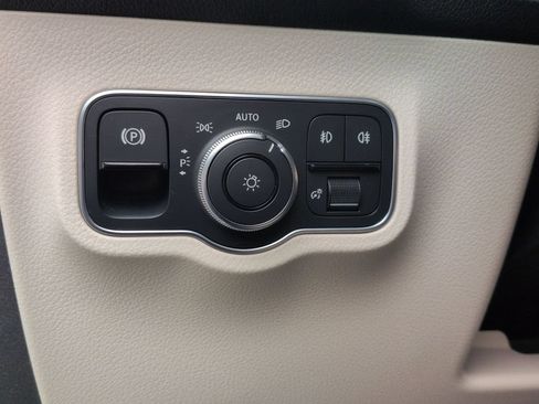 Used 2021 Mercedes-Benz GLB 250 image 13
