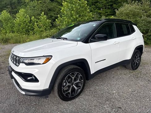 Used 2025 Jeep Compass Limited AWD/4WD image 4