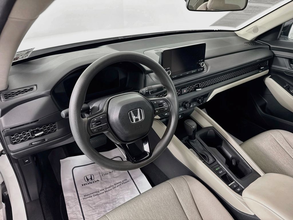 Used 2025 Honda Accord SE image 9