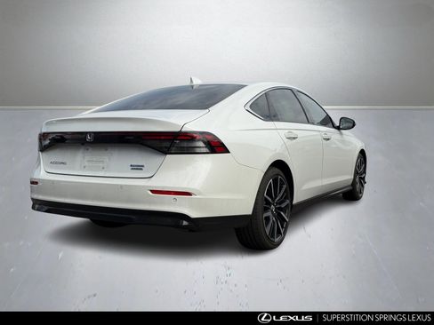 Used 2024 Honda Accord Touring image 3