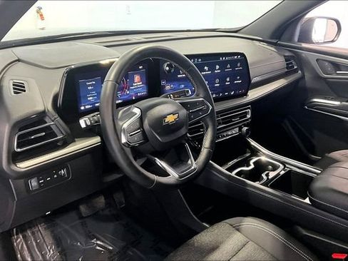 Used 2025 Chevrolet Traverse LT AWD/4WD image 17