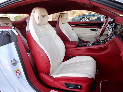 Used 2021 Bentley Continental GT image 22