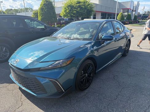 Used 2025 Toyota Camry SE w/ Multimedia Upgrade Package image 1