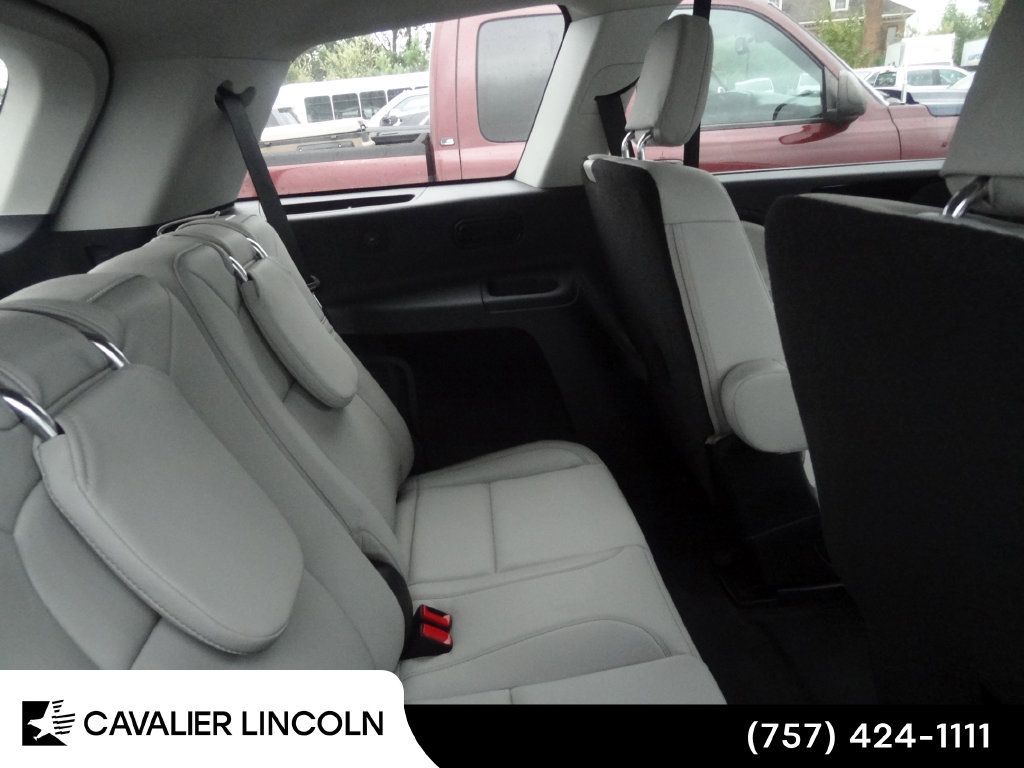 Used 2026 Lincoln Aviator AWD image 11