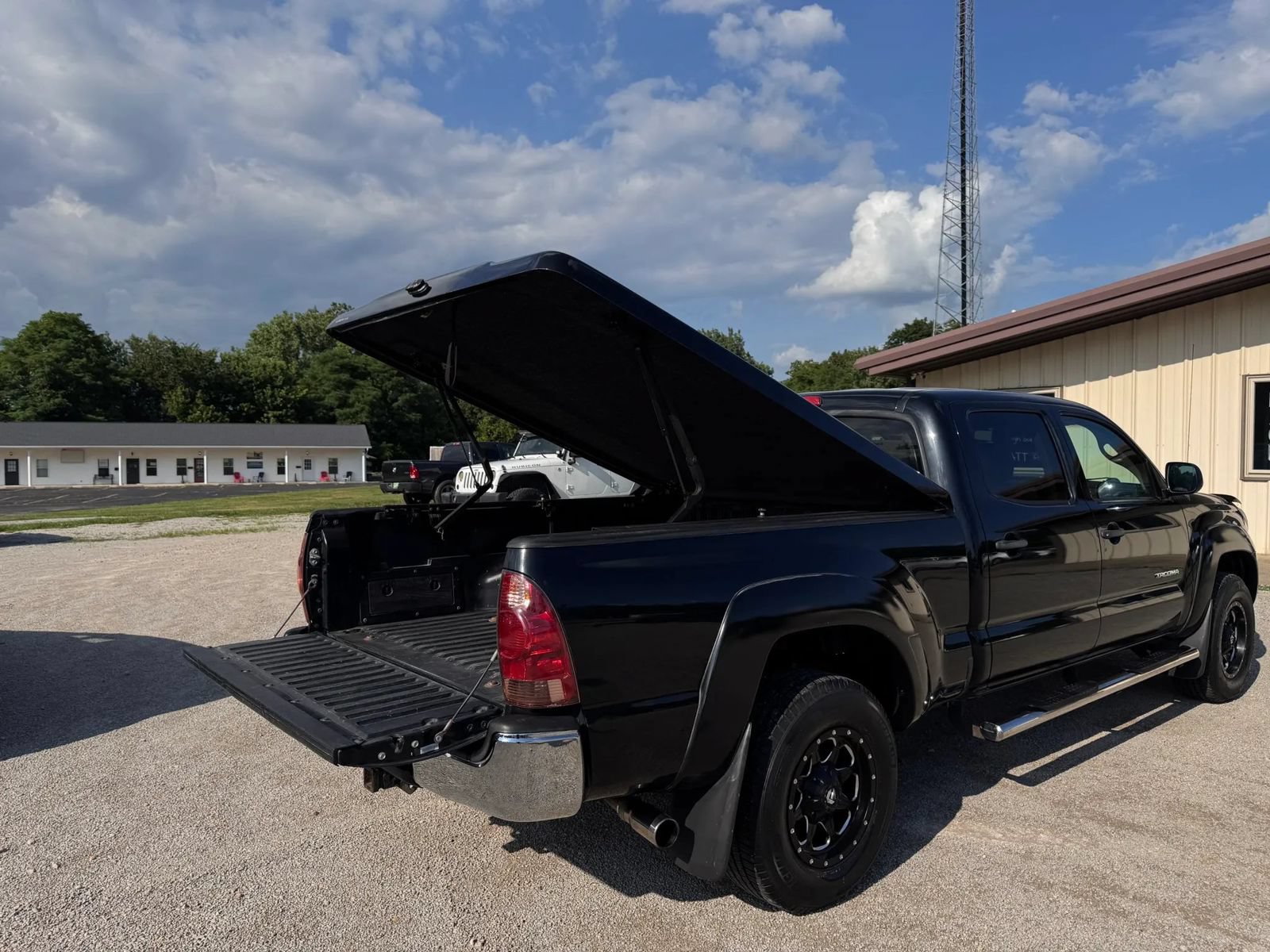Used 2008 Toyota Tacoma PreRunner w/ SR5 Pkg #2 RWD image 2