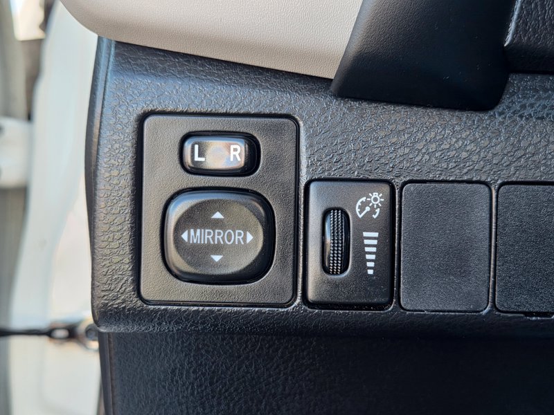 Used 2018 Toyota Corolla LE FWD image 24