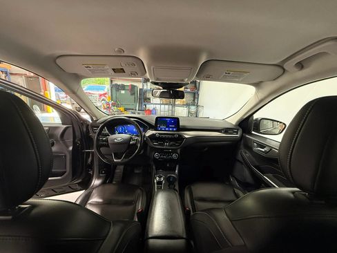 Used 2021 Ford Escape Titanium AWD/4WD image 17