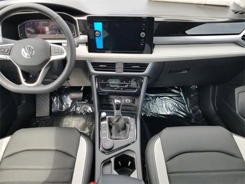 New 2025 Volkswagen Taos SEL image 9