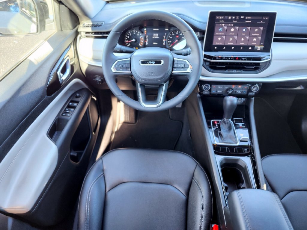 Used 2026 Jeep Compass Limited AWD/4WD image 13