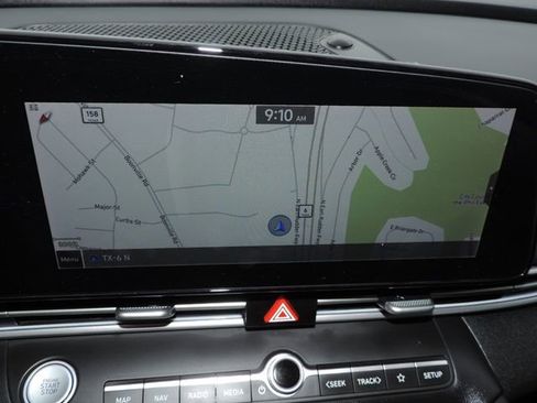 Used 2022 Hyundai Elantra Limited image 22