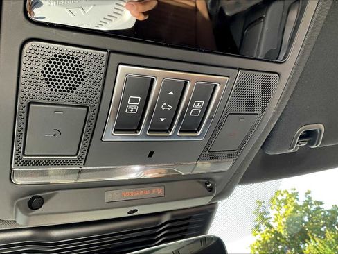 New 2025 Land Rover Discovery Dynamic SE image 22