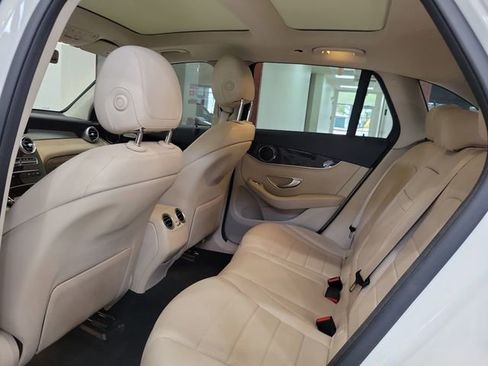 Used 2022 Mercedes-Benz GLC 300 image 9