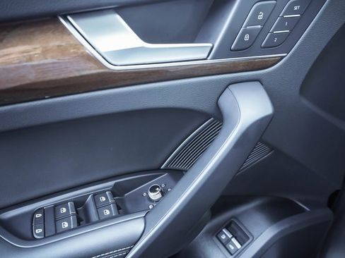 Used 2023 Audi Q5 e Prestige w/ Prestige Package image 12