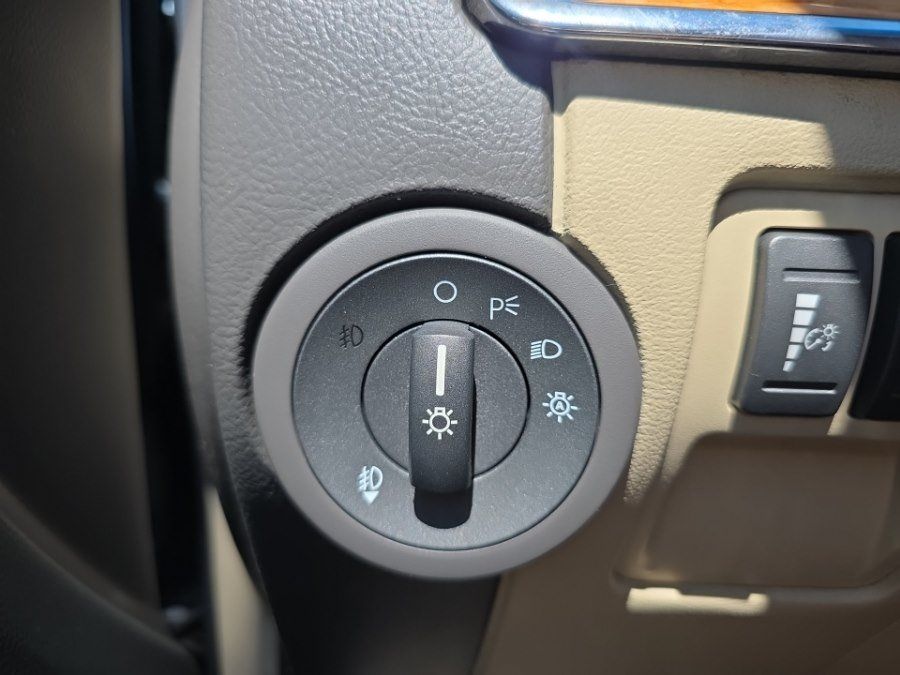 Used 2012 Lincoln MKZ FWD image 25