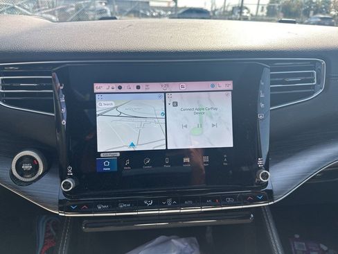 Used 2024 Jeep Wagoneer Series III w/ Premium Group I image 10