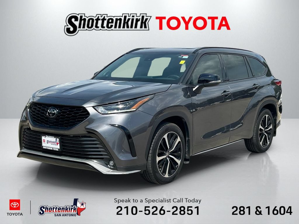 Used 2022 Toyota Highlander XSE FWD image 1