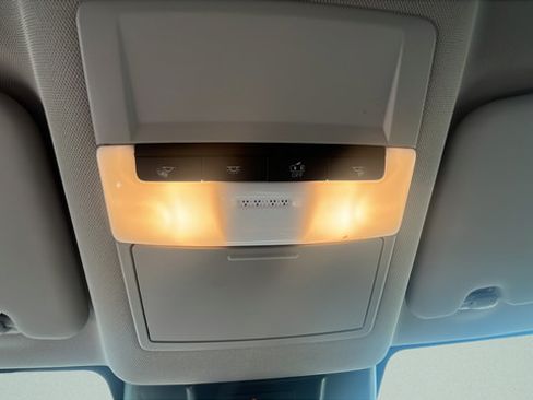 Used 2023 Nissan Rogue S AWD/4WD image 18