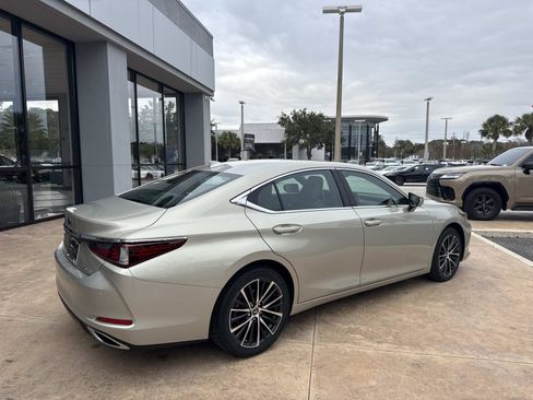 Used 2024 Lexus ES 350 w/ Premium Package image 3