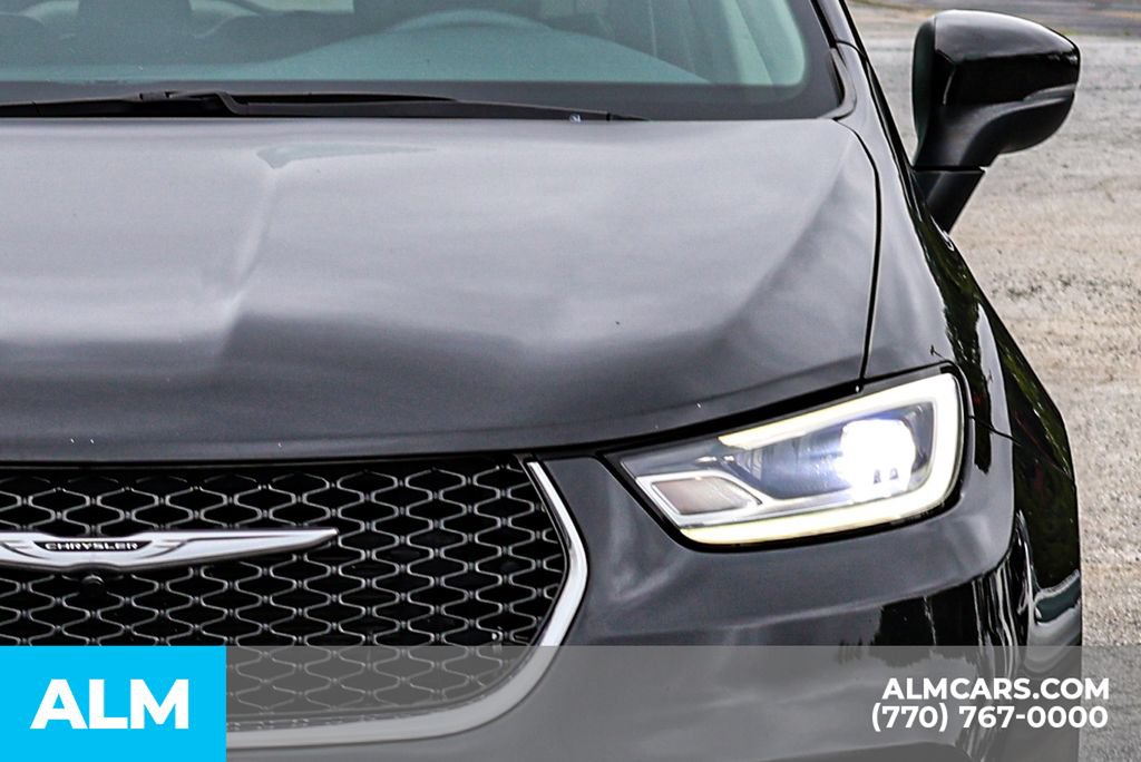 Used 2023 Chrysler Pacifica Touring-L FWD image 14
