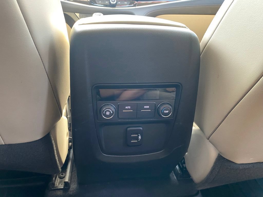 Used 2018 Buick Enclave Essence FWD image 27