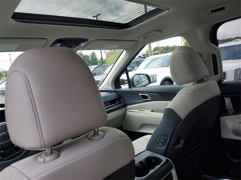 New 2026 Kia Carnival SX image 13