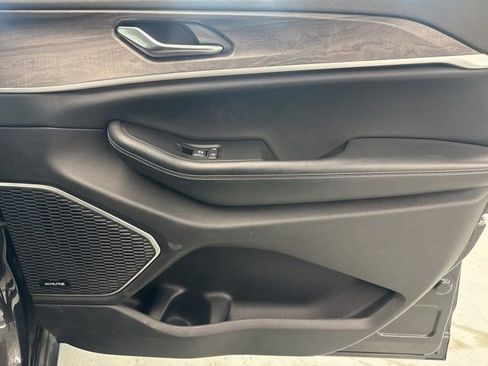 Used 2023 Jeep Grand Cherokee L Limited w/ Luxury Tech Group II image 28