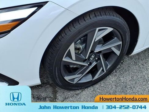 Used 2024 Hyundai Elantra Limited FWD image 13