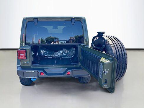 Used 2024 Jeep Wrangler Unlimited Sahara AWD/4WD image 28