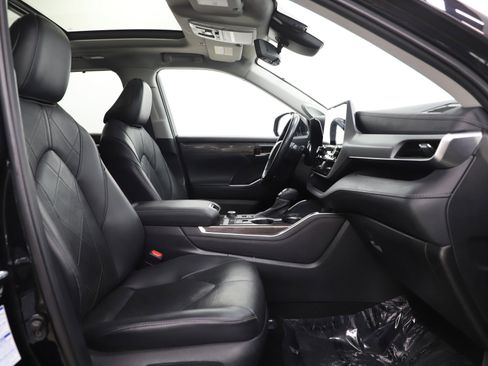 Used 2021 Toyota Highlander Platinum image 13