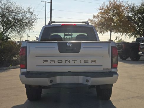 Used 2001 Nissan Frontier SE image 4