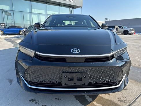 Used 2024 Toyota Crown Limited image 2